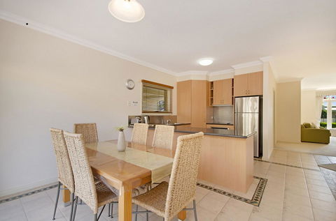 Sea Shells On Banyan Apartment - Accommodation Brisbane 5