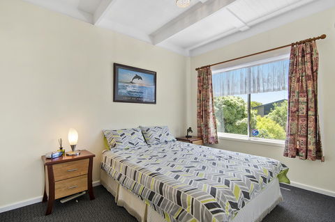 Black Dolphin Beach Penthouse - Accommodation Brisbane 11