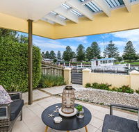 The Waterfront Apartment - Accommodation Brisbane