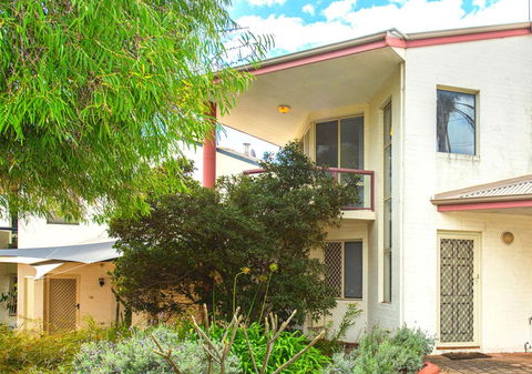 The Burswood Townhouse - Accommodation Brisbane 3