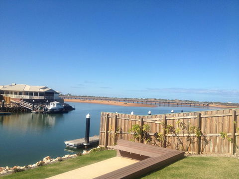 The Carnarvon Luxury Canal Home - Accommodation Brisbane 2