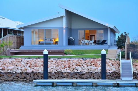 The Carnarvon Luxury Canal Home - Accommodation Brisbane 0