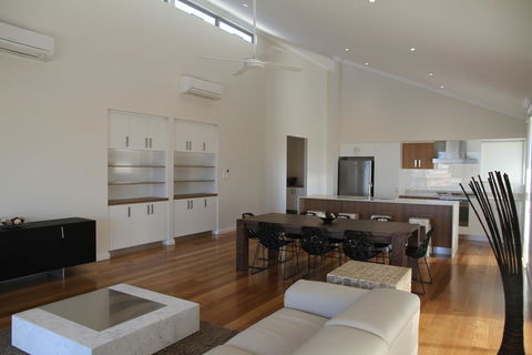 The Carnarvon Luxury Canal Home - Accommodation Brisbane 3
