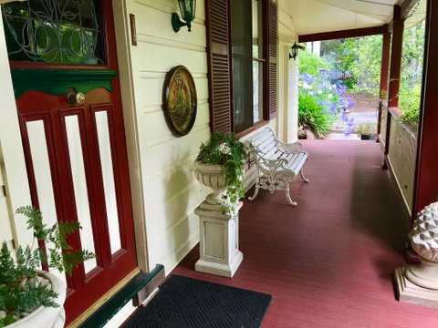 The Chalet Guesthouse And Studio - Accommodation Brisbane 0