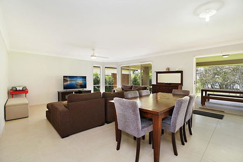 The Corso - Gorokan - Accommodation Brisbane 2