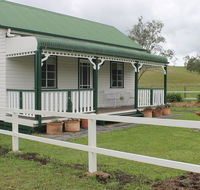 The Dollhouse Cottage - Accommodation Brisbane