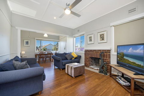 The Entrance North Lakeside Cottage - Accommodation Brisbane 2
