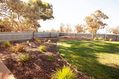 The Farmhouse. - Accommodation Brisbane 3