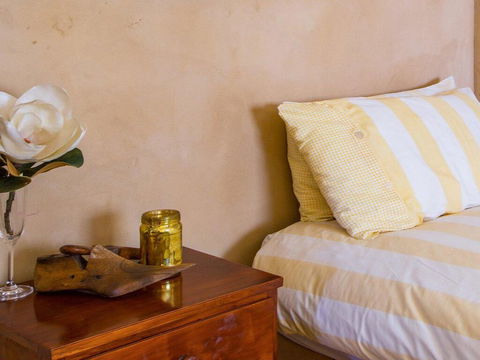 The Farmhouse - Grape Vines And Rolling Green Hills - Accommodation Brisbane 3