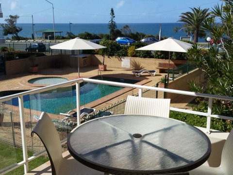 The Headlands 10 - 2 BDRM Apt Across From Alex Beach - Accommodation Brisbane 2