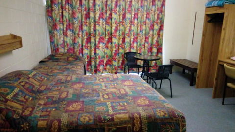 The Islands Inn Motel - Accommodation Brisbane 1