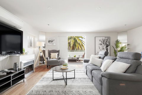 The Jetty Apartment By Ready Set Host - Accommodation Brisbane 0