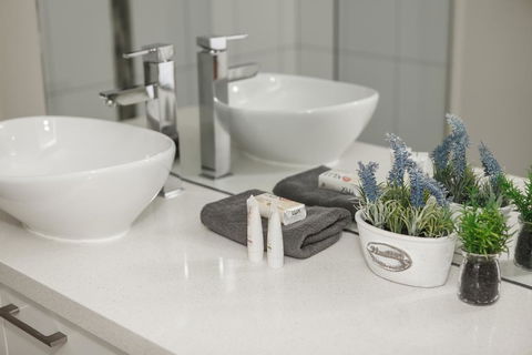 The Jetty Apartment By Ready Set Host - Accommodation Brisbane 2
