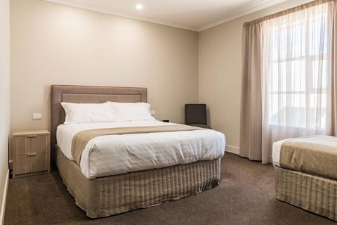 The Lighthouse Hotel - Accommodation Brisbane 0