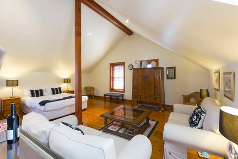 The Mews Studio - Accommodation Brisbane 2