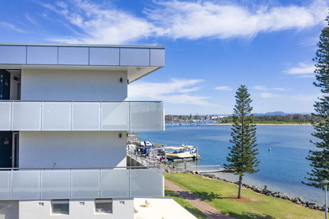 The Mid Pacific - Accommodation Brisbane 0