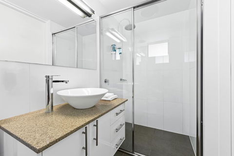The Mid Pacific - Accommodation Brisbane 3