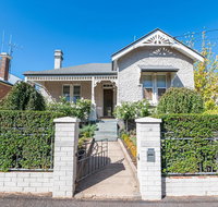 The Pearl on Prince  Stylish Cottage CBD Wifi - Accommodation Brisbane