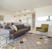 The Princess Bride - Executive 3BR Bulimba Apartment with Balcony in Central Location - Accommodation Brisbane