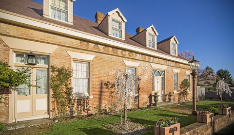 The Racecourse Inn - Accommodation Brisbane 0