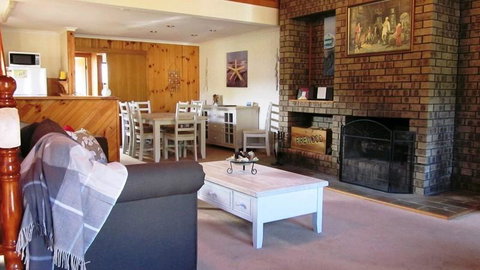 The Retreat On Matthew - Accommodation Brisbane 0