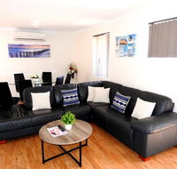 The Royal Dolphin Holiday Home - Accommodation Brisbane