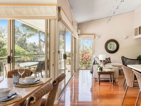 The Stanwell Beach Glass House - Beach & Pool - Accommodation Brisbane 2