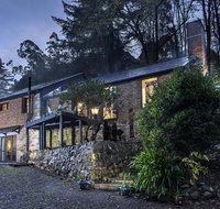 The Stone on the Hill - 3 bedroom house - Accommodation Brisbane