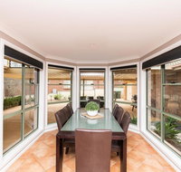 The Tinnock Entertainer Large  Comfy  Wifi - Accommodation Brisbane