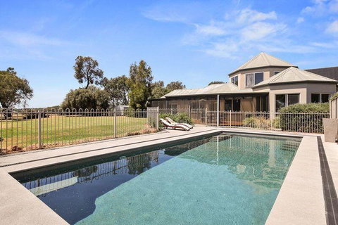The Track House - Accommodation Brisbane 2