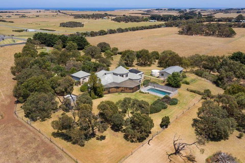 The Track House - Accommodation Brisbane 0