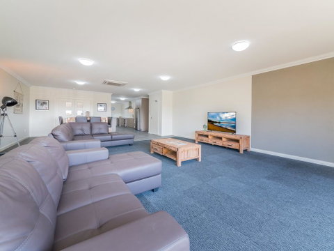 Thompson Ave Apartments - Accommodation Brisbane 3