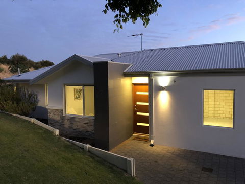 Three Bedroom, Two Bathroom Family Home - Accommodation Brisbane 0
