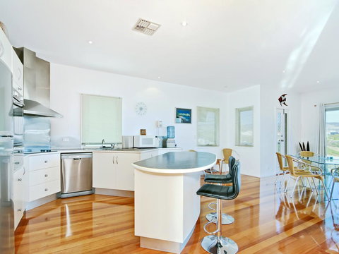 Through The Looking Glass - Accommodation Brisbane 2