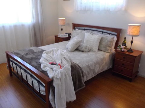Tinaroo Sunset Retreat - Accommodation Brisbane 3