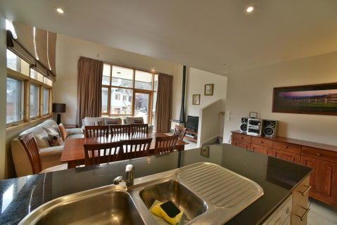 Tomarlin Views 1 - Accommodation Brisbane 2