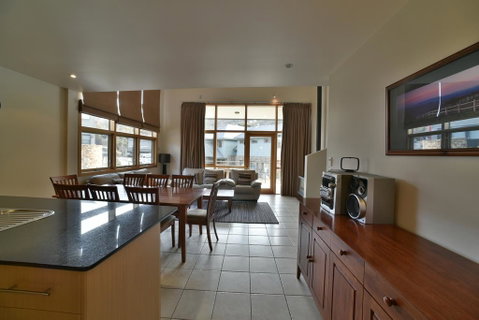 Tomarlin Views 1 - Accommodation Brisbane 1