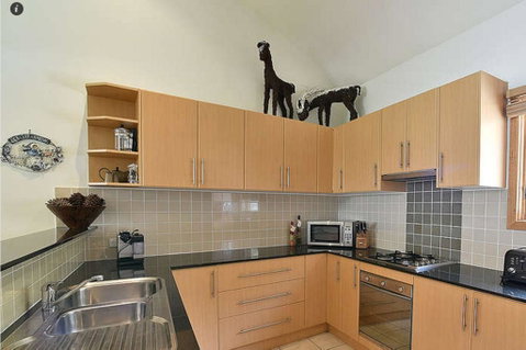 Tomarlin Views 2 - Accommodation Brisbane 3