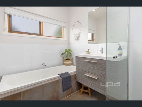 Toot Toot ! 50s Classic Beach House With Bungalow - Accommodation Brisbane 1