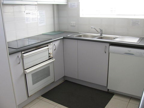 Toowoon Beach View 3br Villa 4 Just Steps To Beach With Views - Accommodation Brisbane 1