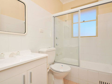 Toowoon Beach View 3br Villa 4 Just Steps To Beach With Views - Accommodation Brisbane 3