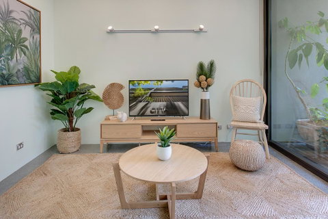 Tranquil Contemporary Hideaway In Hippest Area - Accommodation Brisbane 2