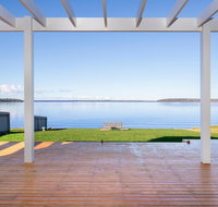 Tranquility Absolute Waterfront - Pet Friendly - 10 Mins to Hyams Beach - Accommodation Brisbane