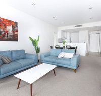 Trendy Self Contained Inner City Apartment - Accommodation Brisbane