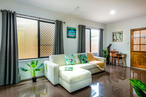 Tropic Studio, A Unique Hidden Gem! - Accommodation Brisbane 2