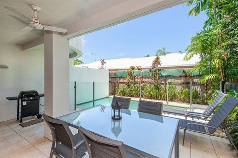 Tropical Oasis - 8 Templemoon - Accommodation Brisbane 1
