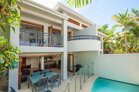 Tropical Oasis - 8 Templemoon - Accommodation Brisbane 0