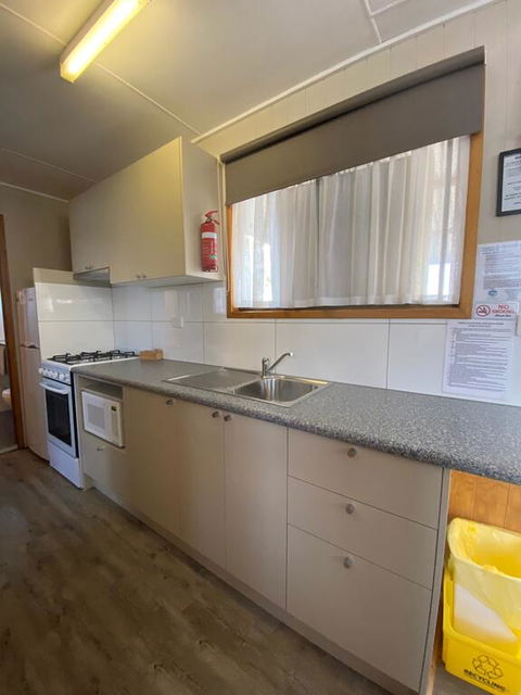 Twin Dolphins Holiday Park - Accommodation Brisbane 3