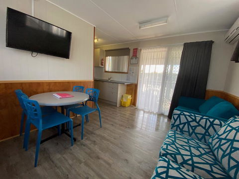 Twin Dolphins Holiday Park - Accommodation Brisbane 2
