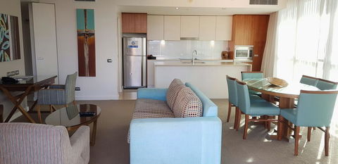 U212 Elston Grandsurf Resort - Accommodation Brisbane 2